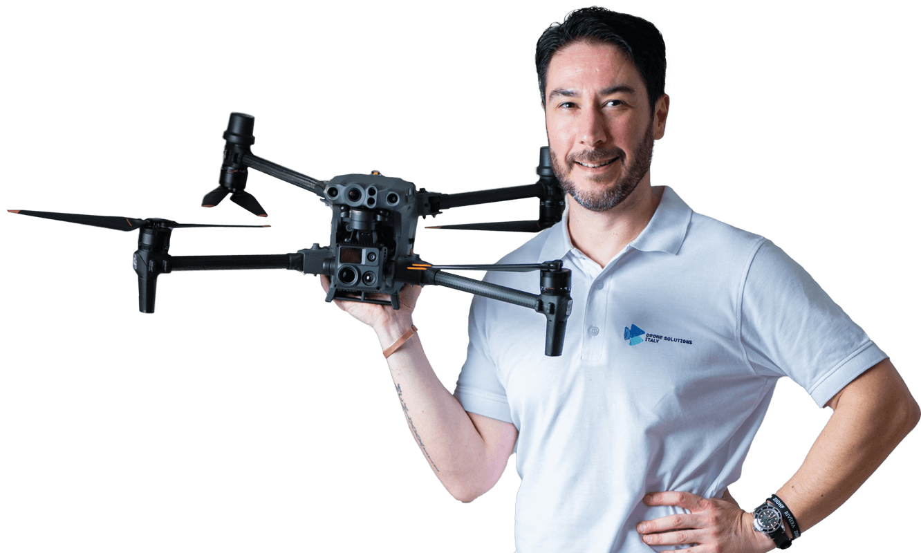 Operatore DSI con il drone utilizzato per le ispezioni
